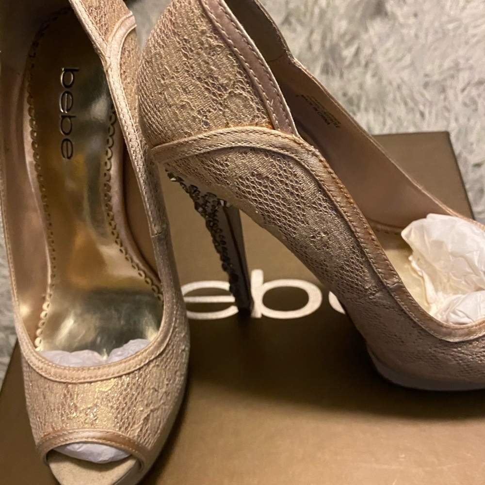 Bebe shoes stunning ✨size 5 bedazzle all over the heel perfect for a bride! ✨✨✨✨